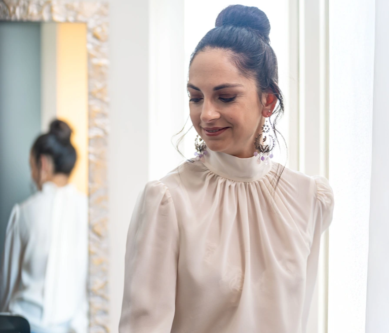 Il Crepe de Chine: Eleganza Discreta e Raffinata